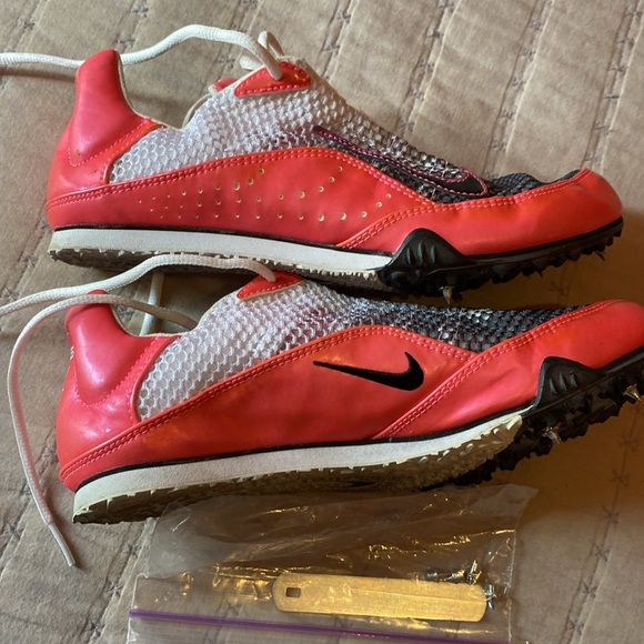 9.5 Nike Jana SPIKES. Like new. With extra spikes - Picture 15 of 17